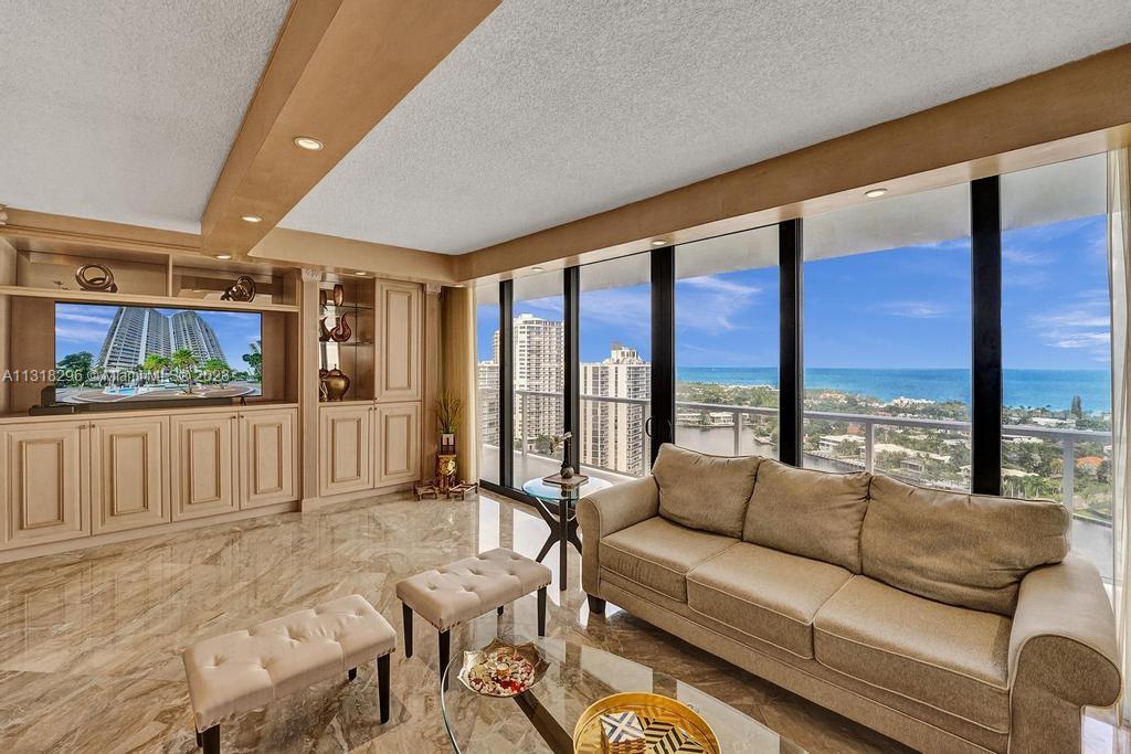 HAMPTONS WEST CONDO - Residential
