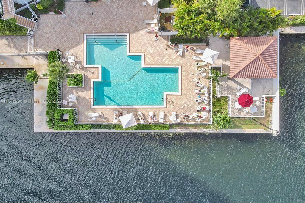 HAMPTONS WEST CONDO - Residential