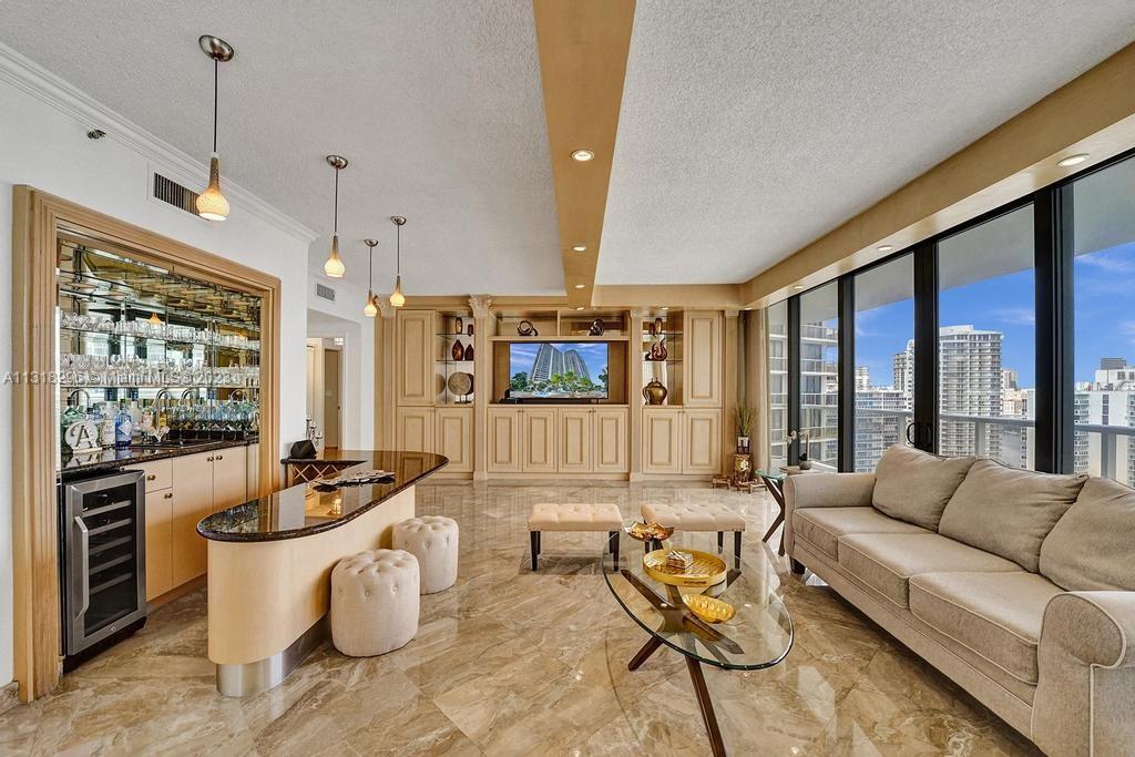 HAMPTONS WEST CONDO - Residential