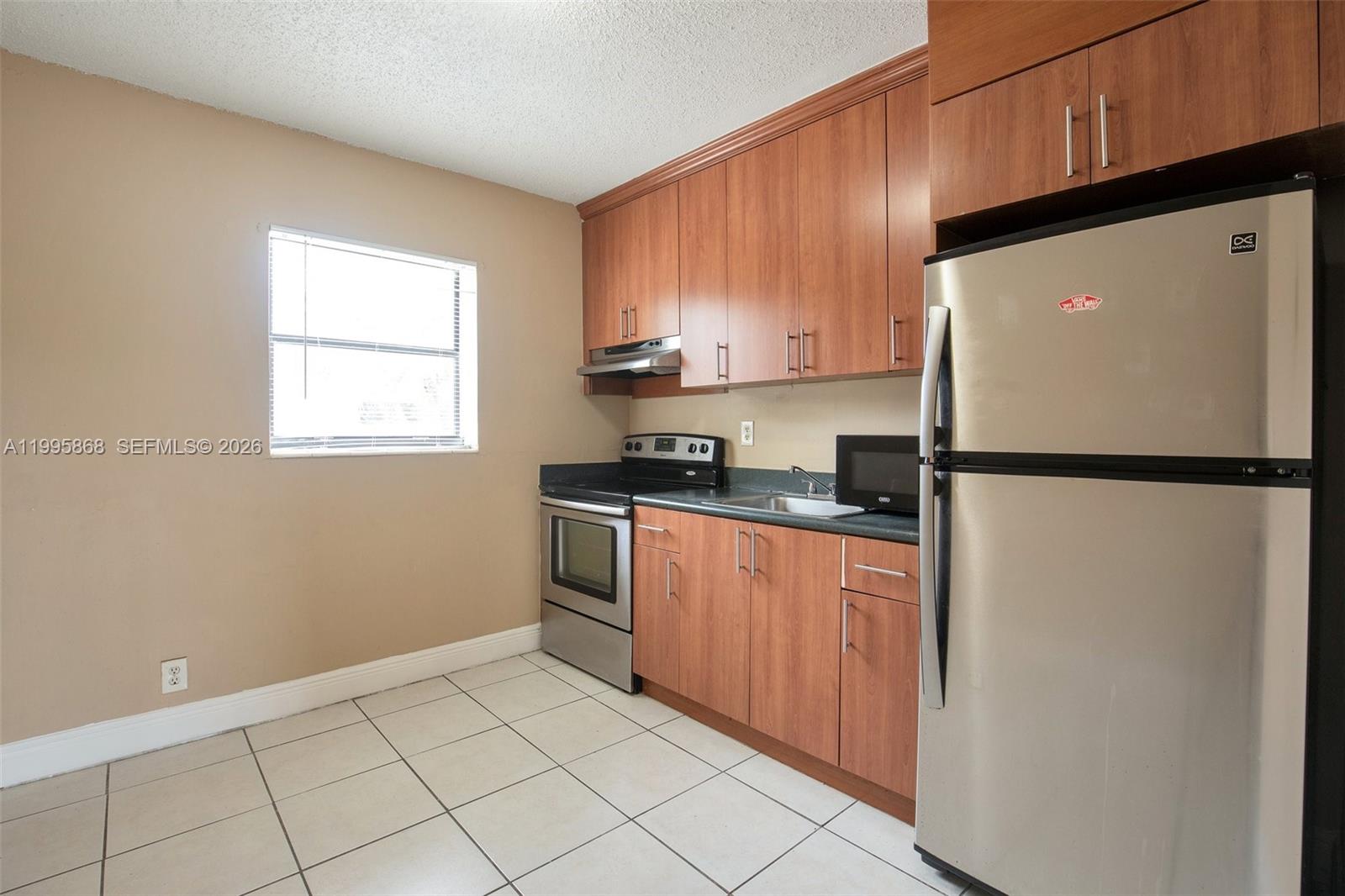 EL SOL AT MAIN STREET CON - Residential
