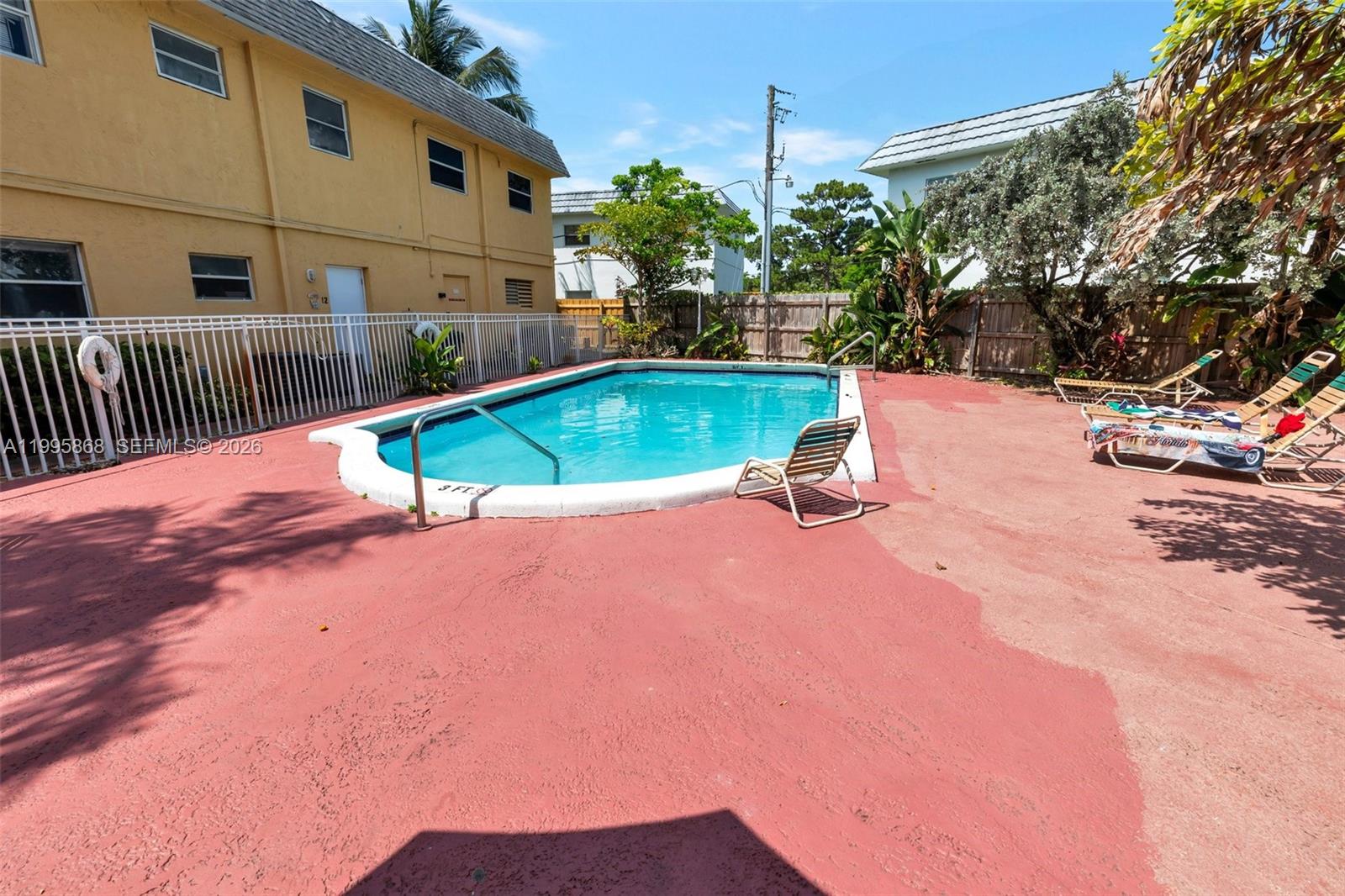 EL SOL AT MAIN STREET CON - Residential