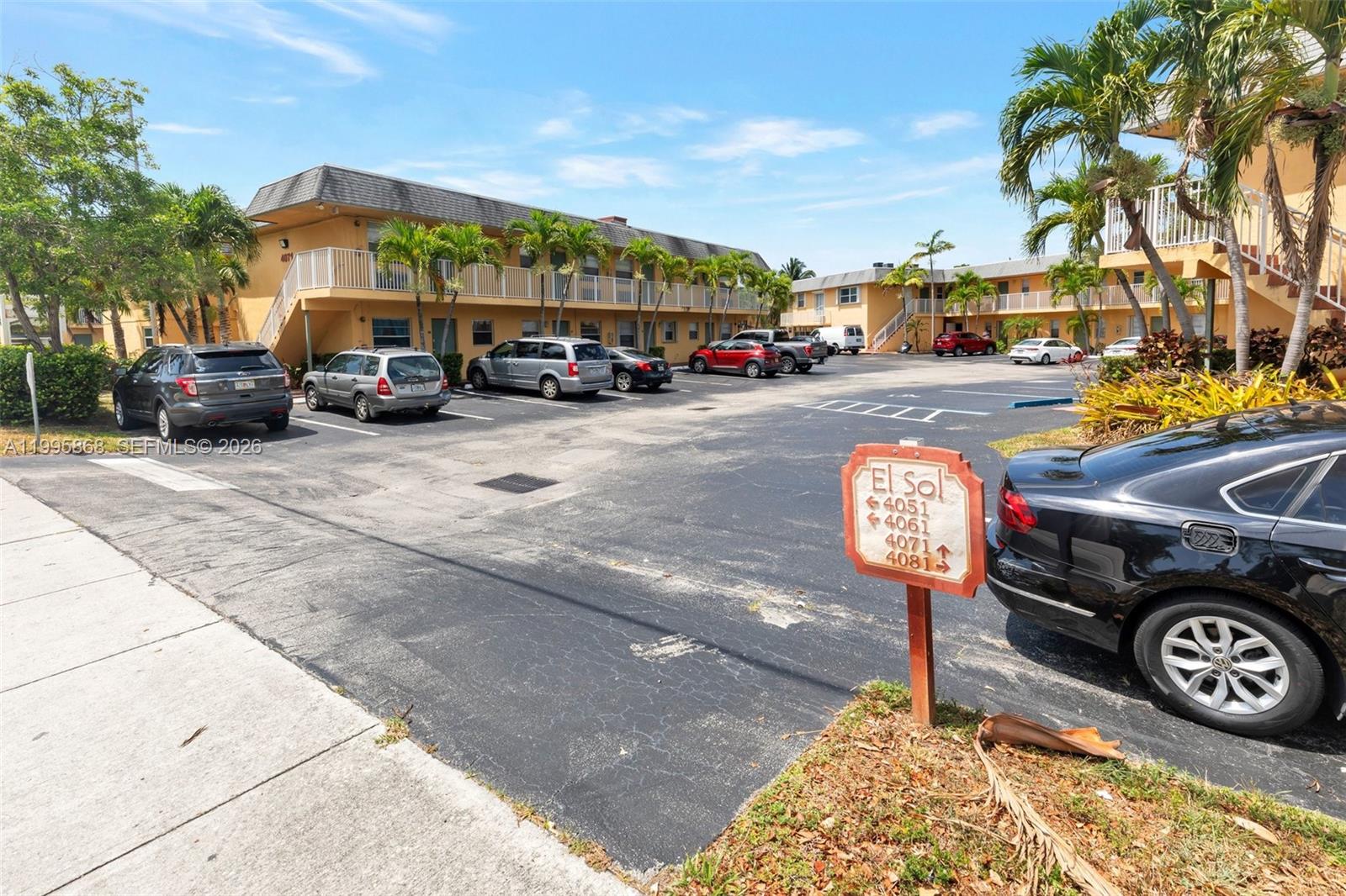 EL SOL AT MAIN STREET CON - Residential