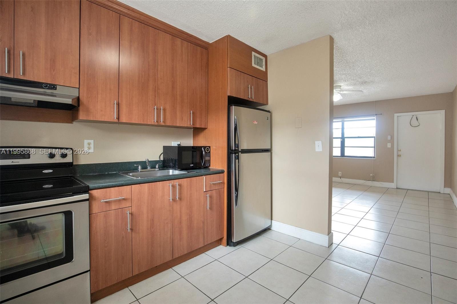 EL SOL AT MAIN STREET CON - Residential