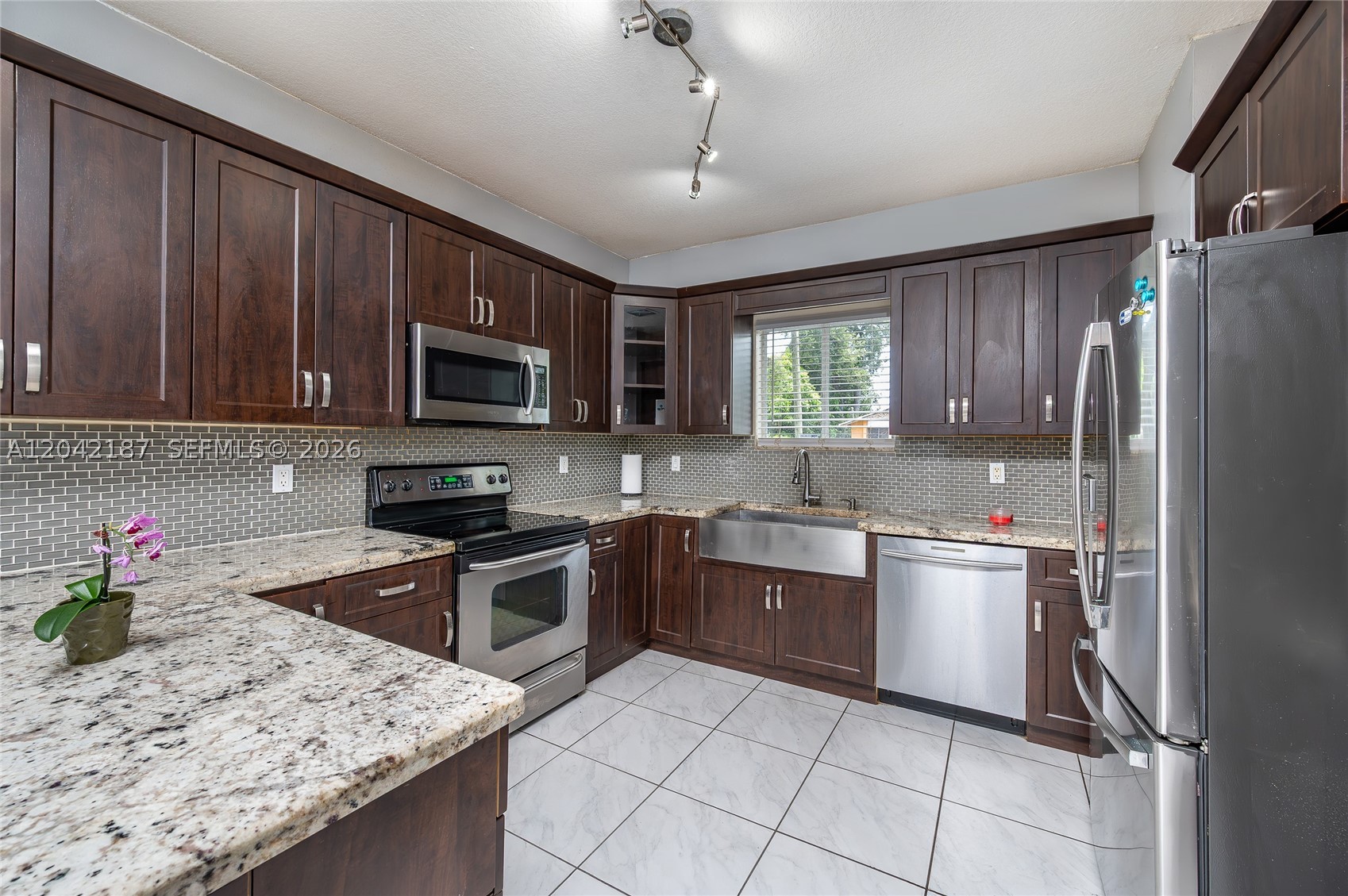 GOLDEN GLADES PARK - Residential