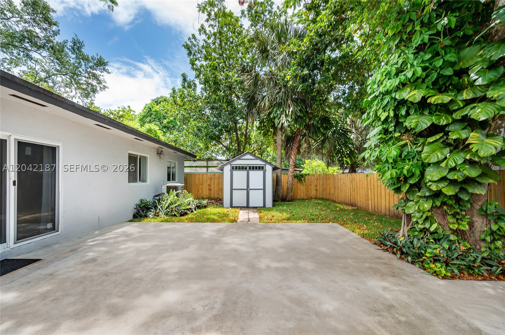 GOLDEN GLADES PARK - Residential