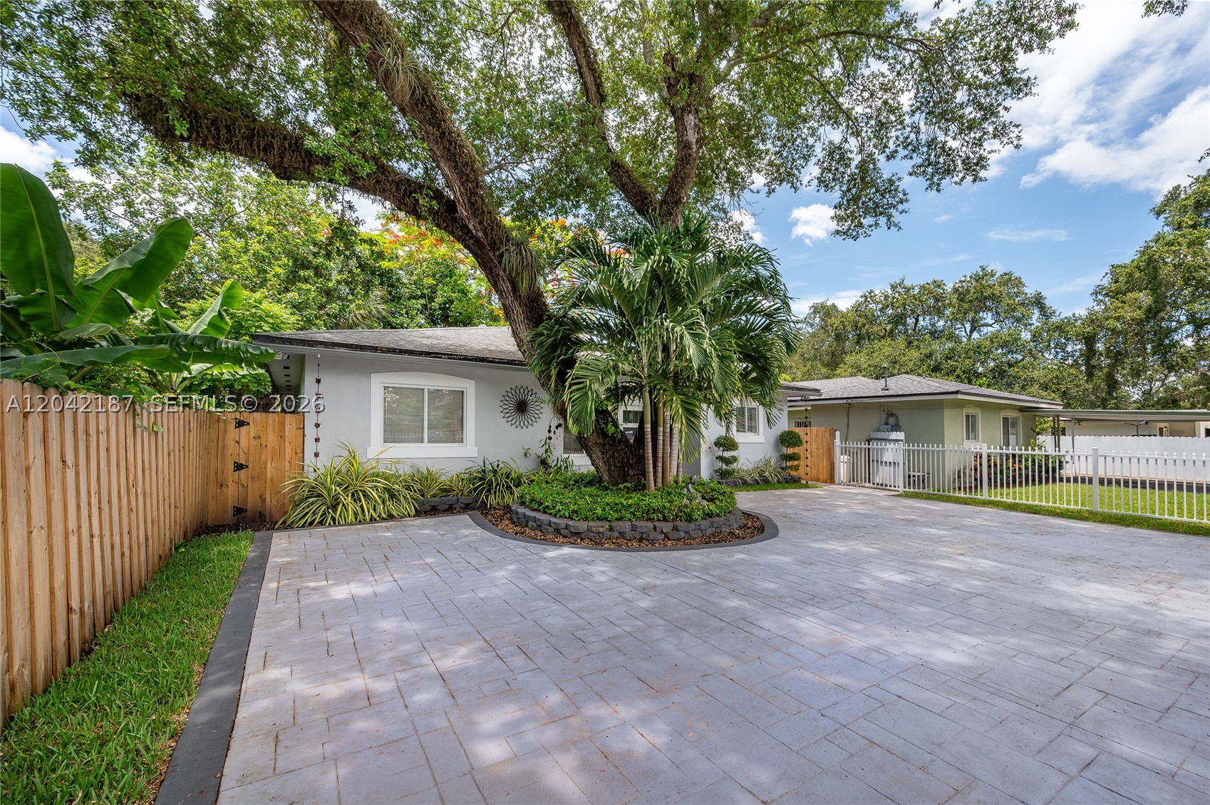 GOLDEN GLADES PARK - Residential