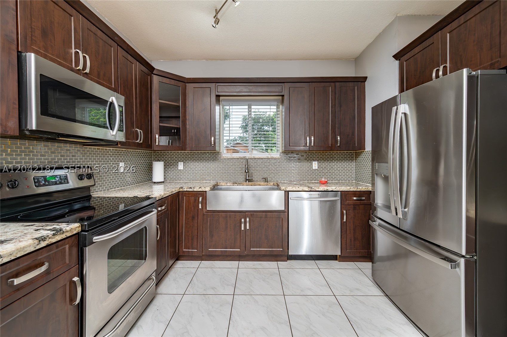 GOLDEN GLADES PARK - Residential