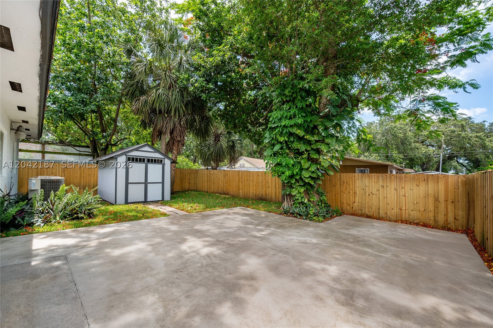 GOLDEN GLADES PARK - Residential
