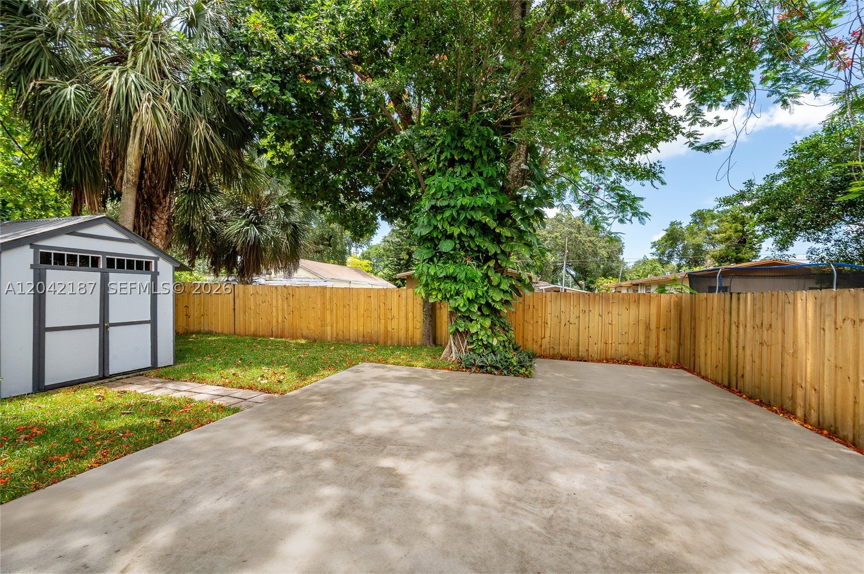 GOLDEN GLADES PARK - Residential