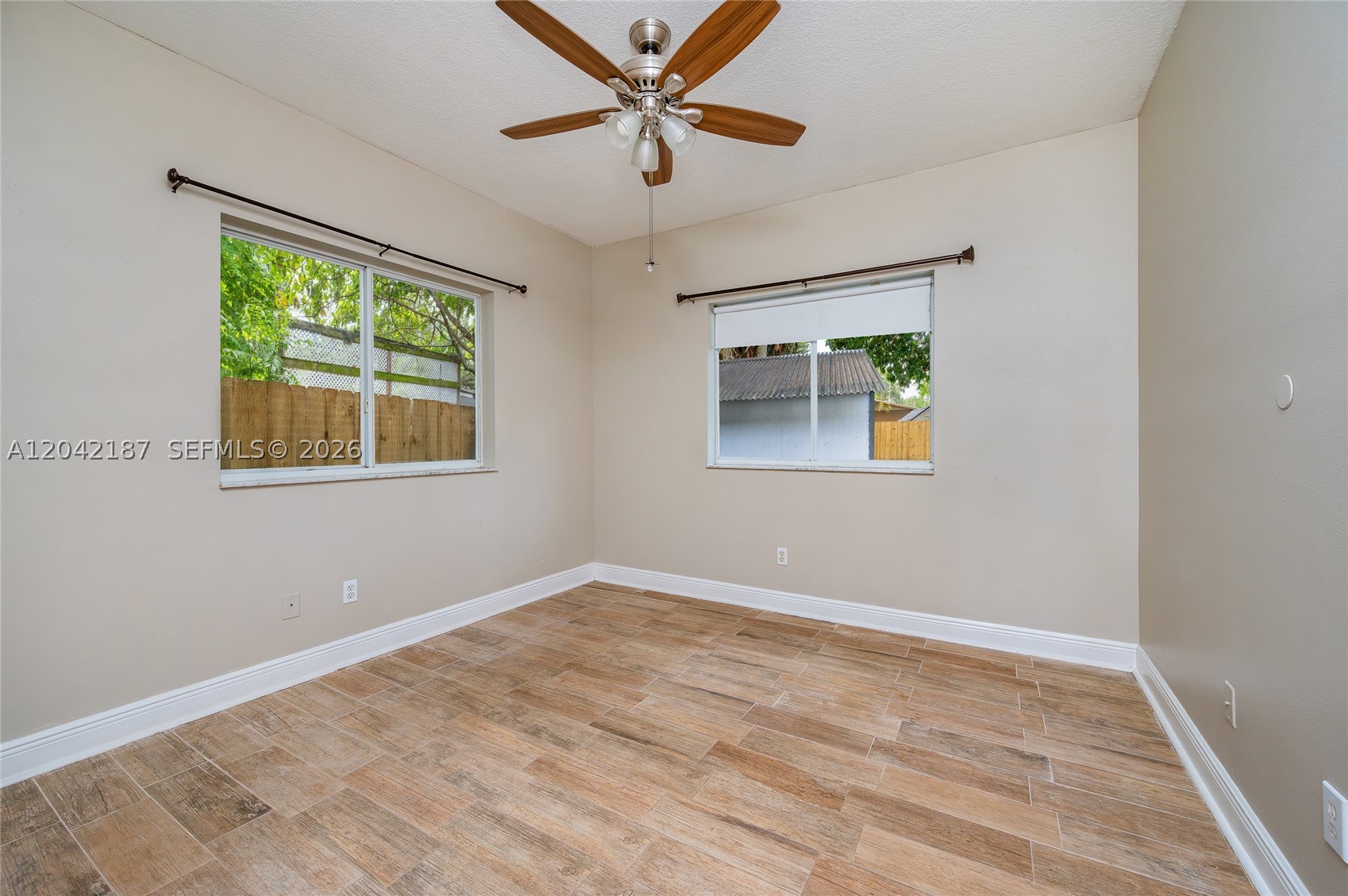 GOLDEN GLADES PARK - Residential