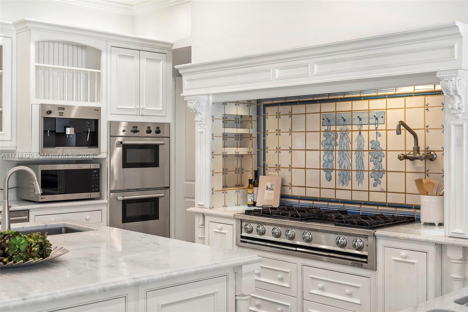 SANSTROM ESTATES - Residential