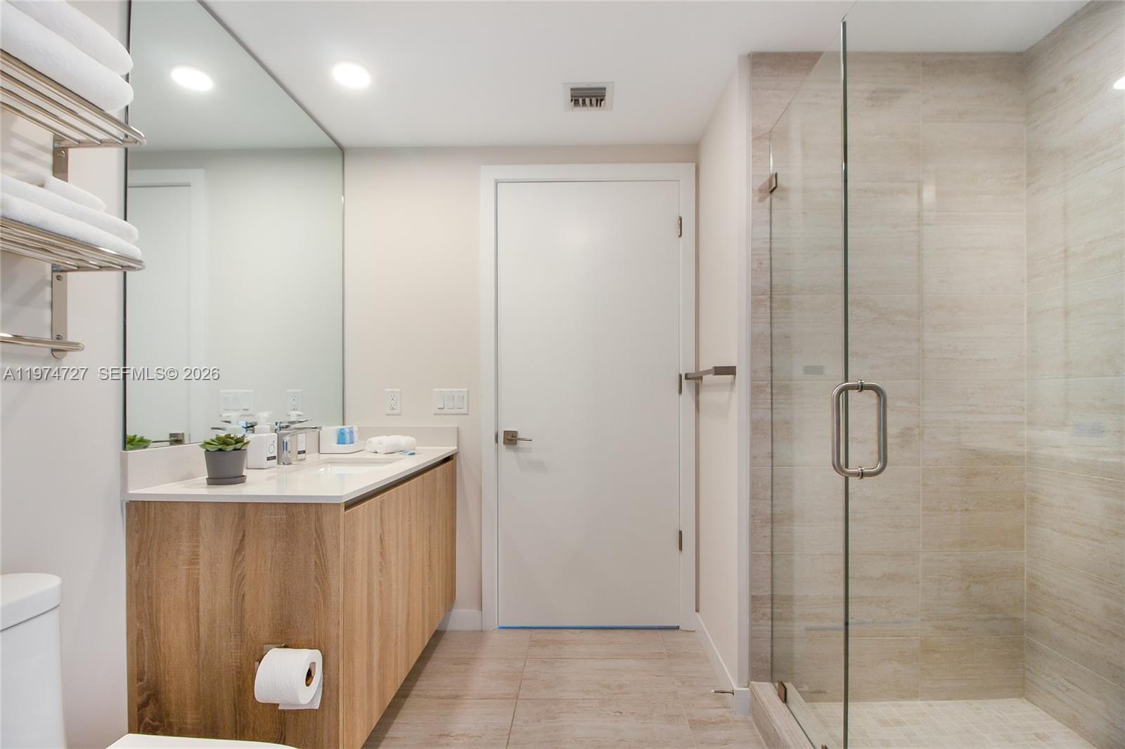 QUADRO CONDO - Residential