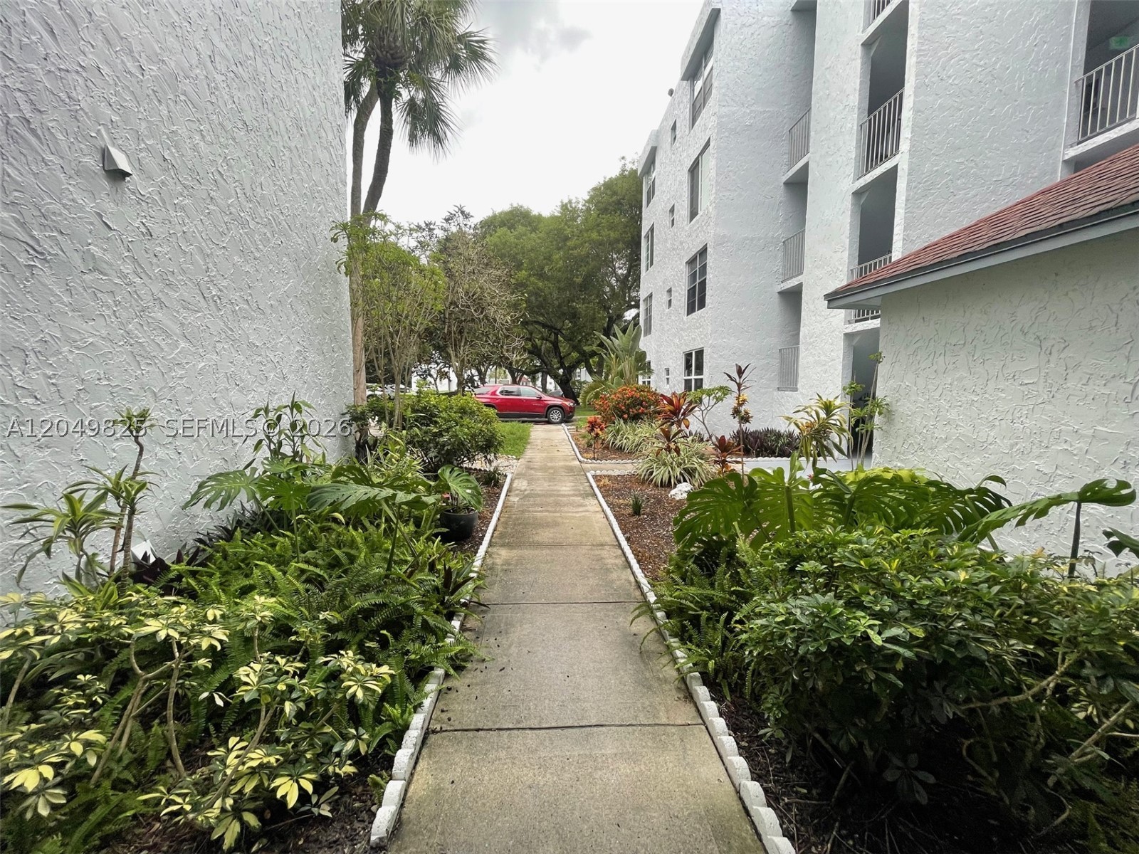 LIVE OAK CONDO ELEVEN - Residential