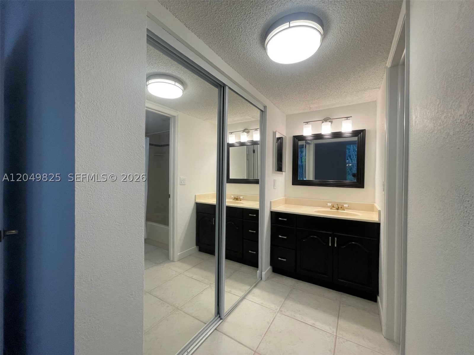 LIVE OAK CONDO ELEVEN - Residential