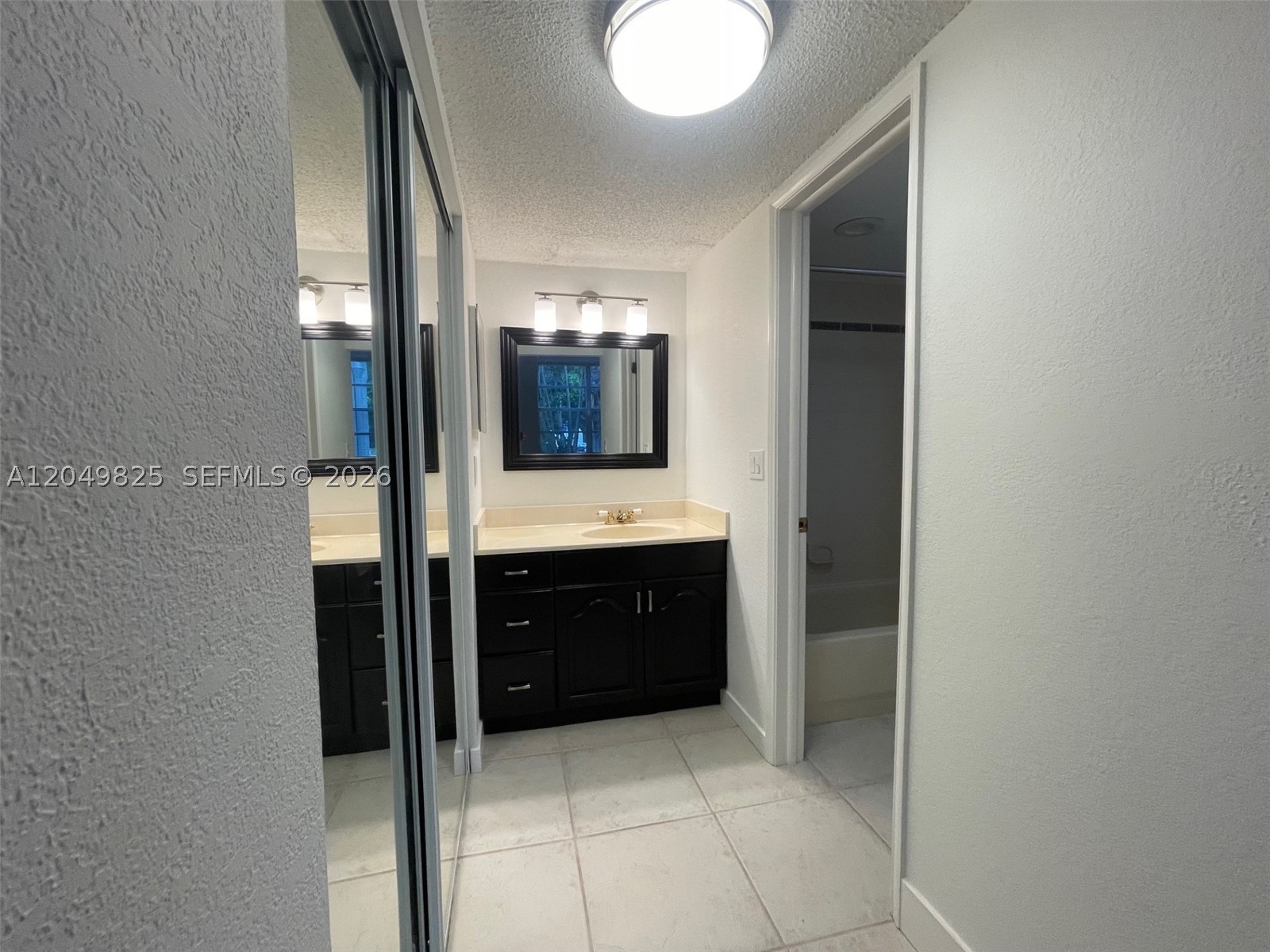 LIVE OAK CONDO ELEVEN - Residential