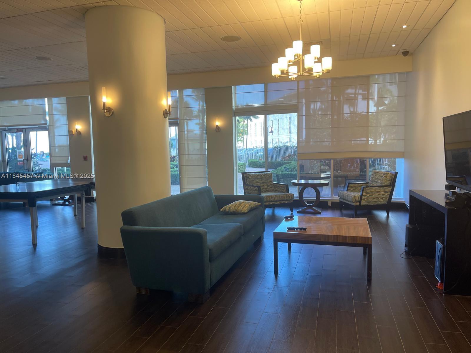 TIDES ON HOLLYWOOD BEACH - Residential