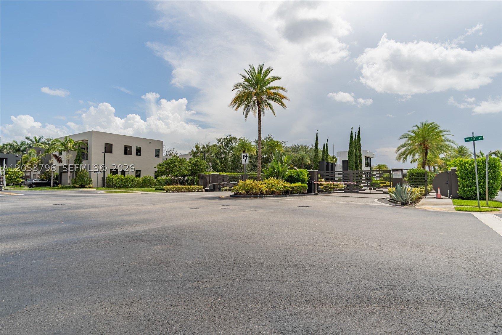 DORAL COMMONS RESIDENTIAL - Residential