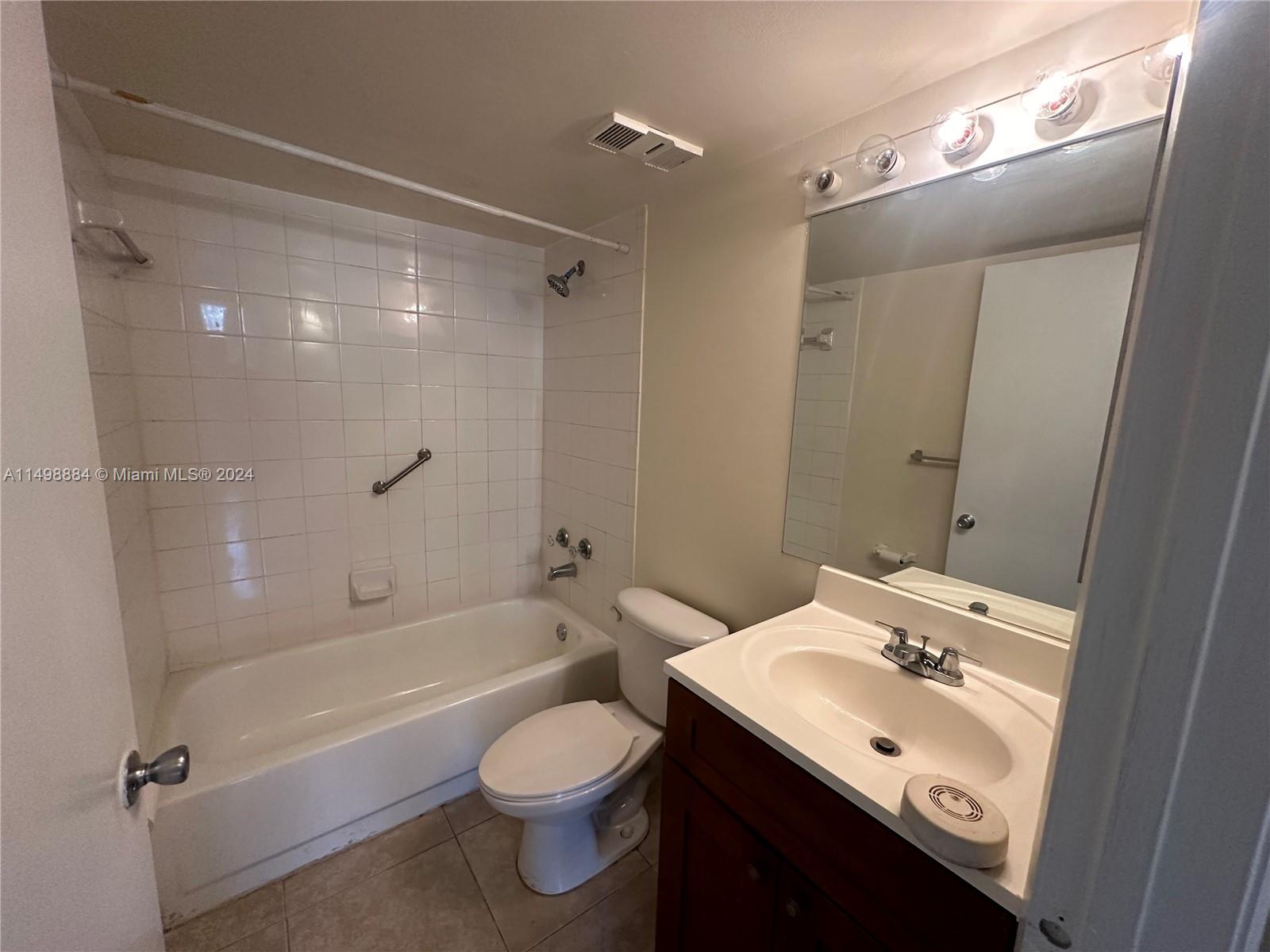LAKES OF JACARANDA CONDO - Residential