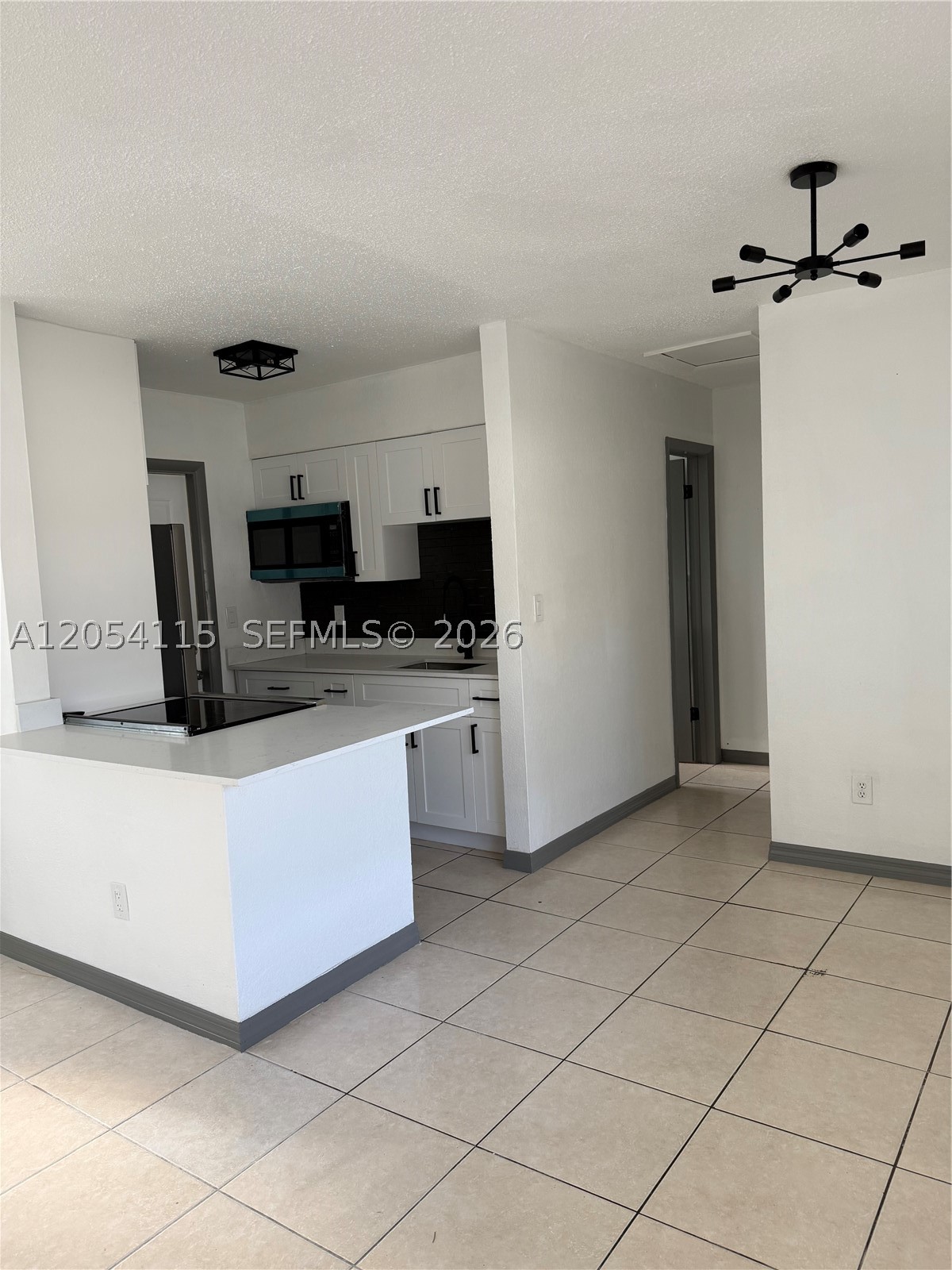 HOLLYWOOD LITTLE RANCHES - Residential Lease