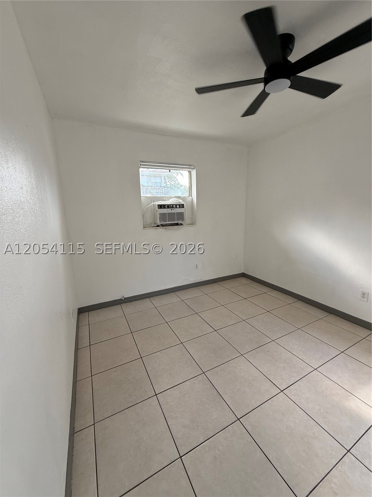 HOLLYWOOD LITTLE RANCHES - Residential Lease
