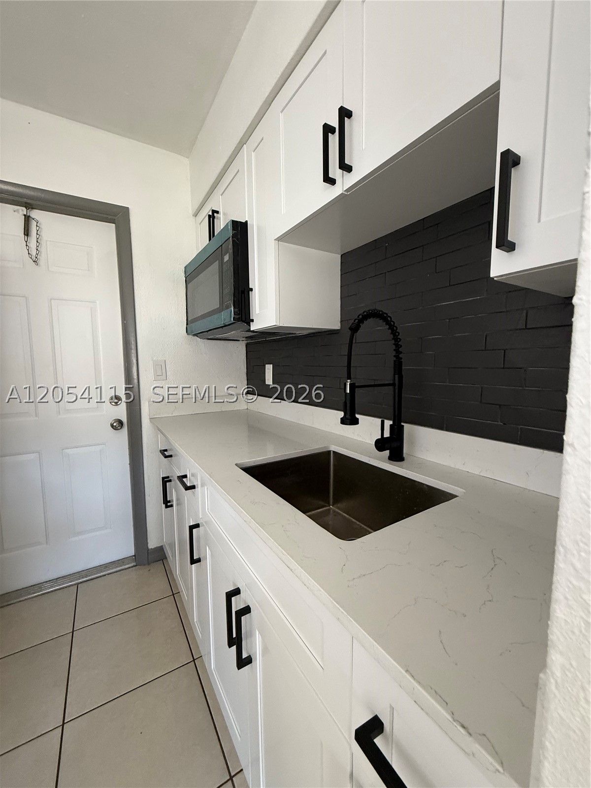 HOLLYWOOD LITTLE RANCHES - Residential Lease