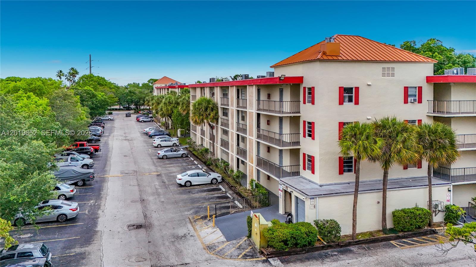CYPRESS CHASE CONDO NO 5 - Residential