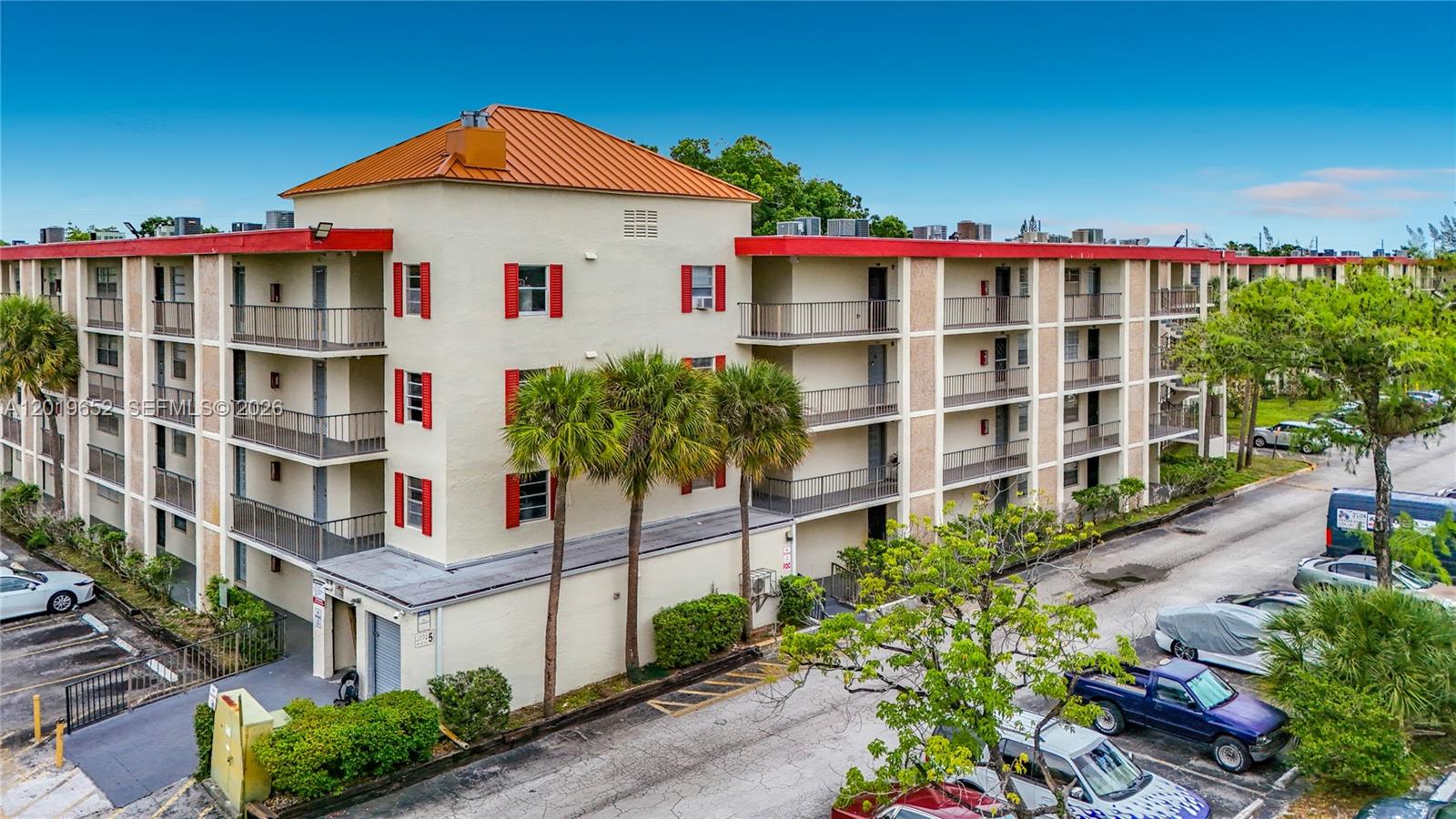 CYPRESS CHASE CONDO NO 5 - Residential
