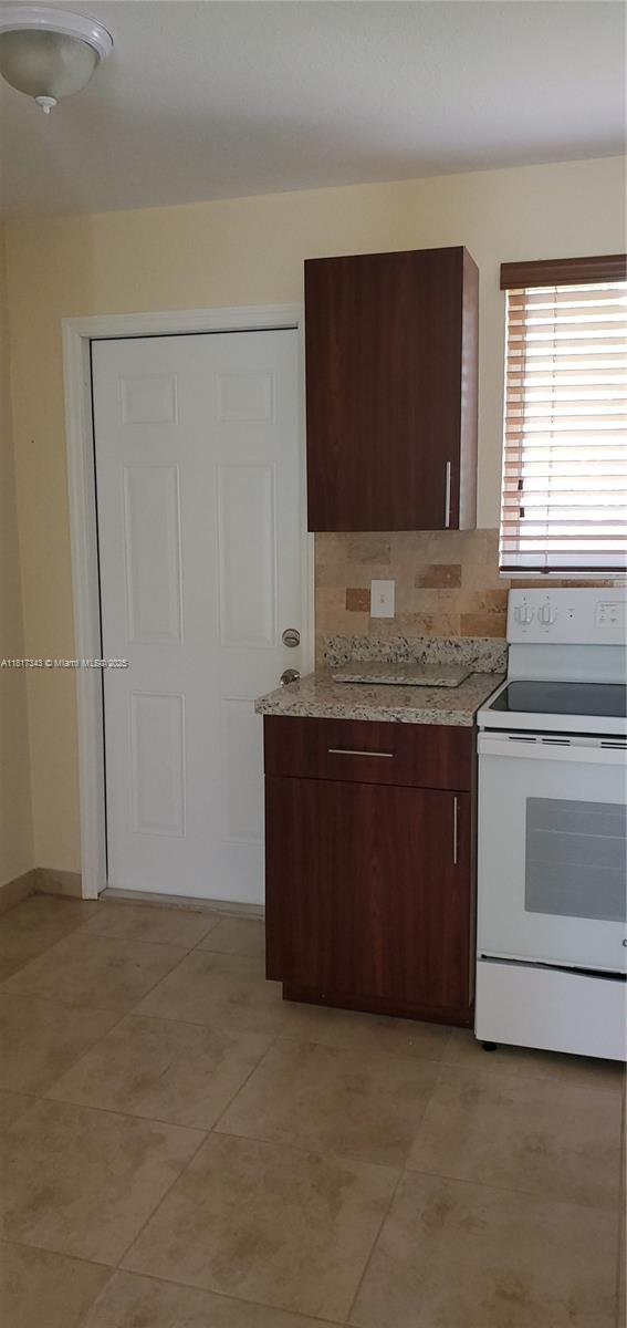 ARCH CREEKS ESTATES - Residential Lease
