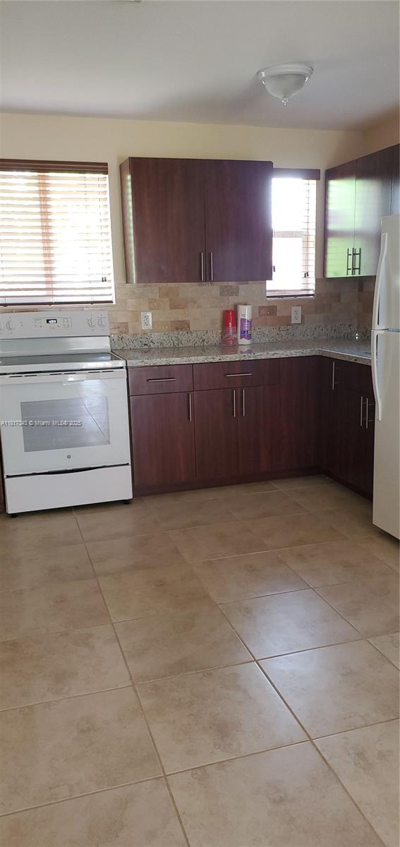 ARCH CREEKS ESTATES - Residential Lease