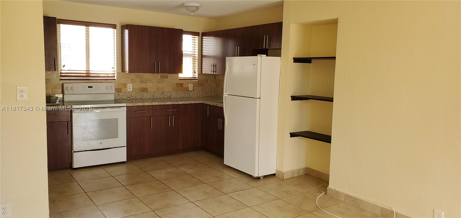 ARCH CREEKS ESTATES - Residential Lease