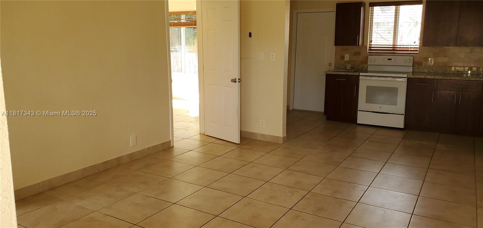 ARCH CREEKS ESTATES - Residential Lease