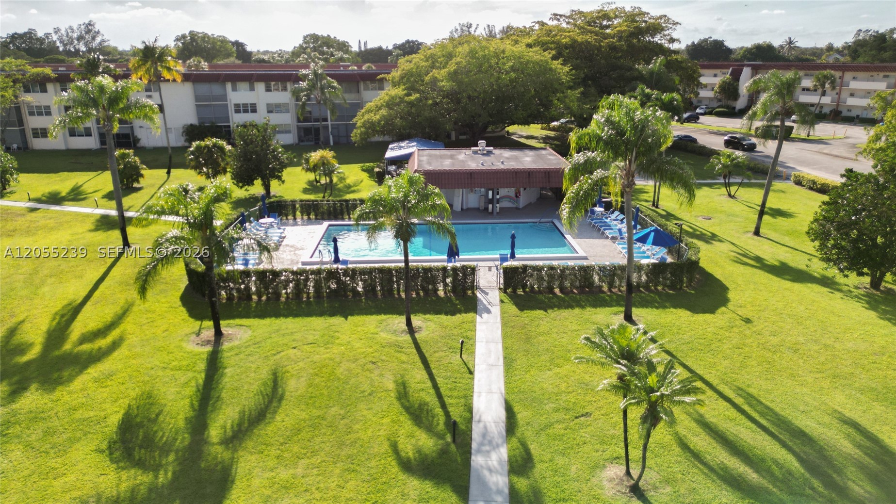 HOLLYBROOK GOLF AND - Residential