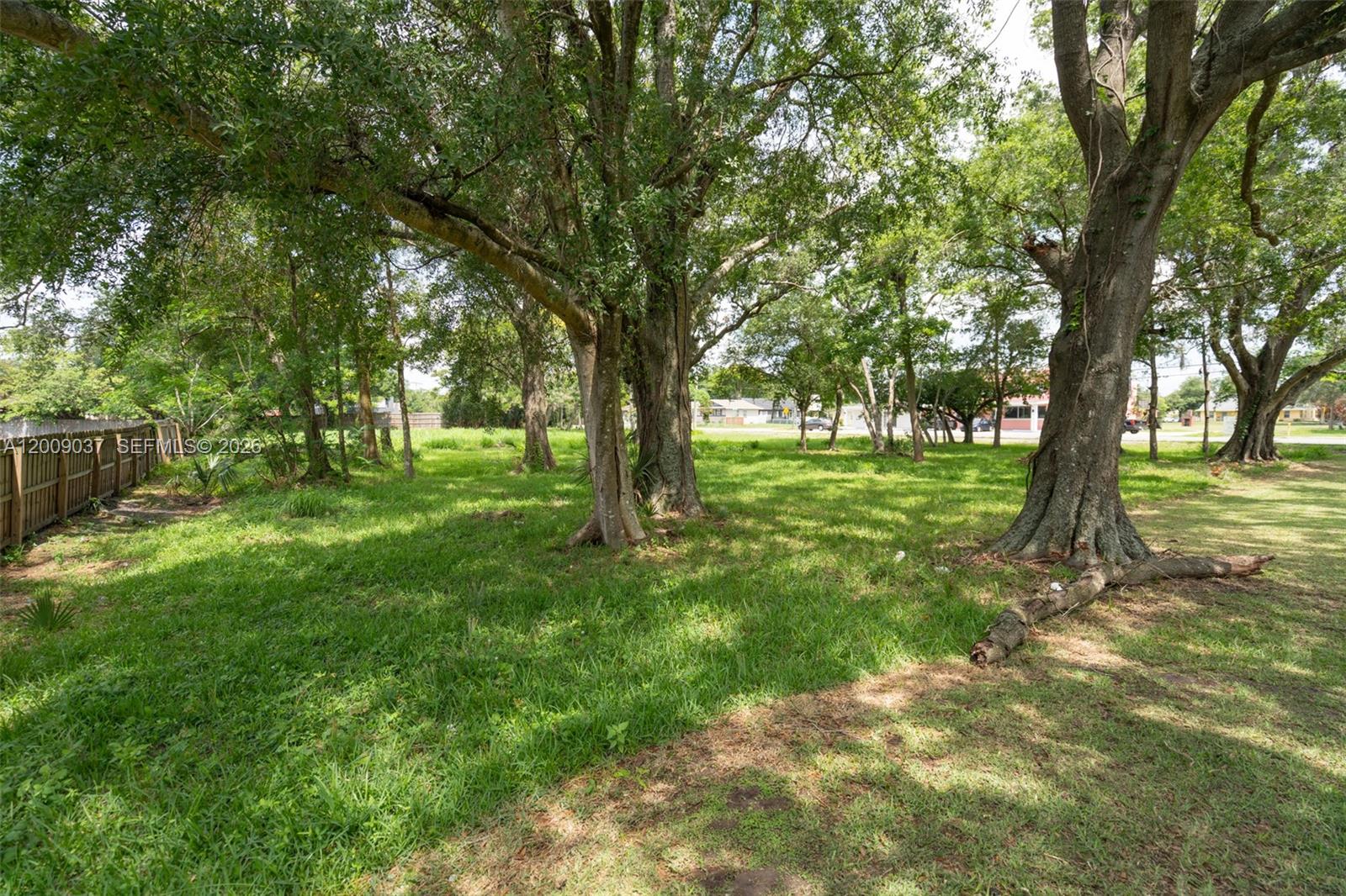LAKE BARTON PARK - Land