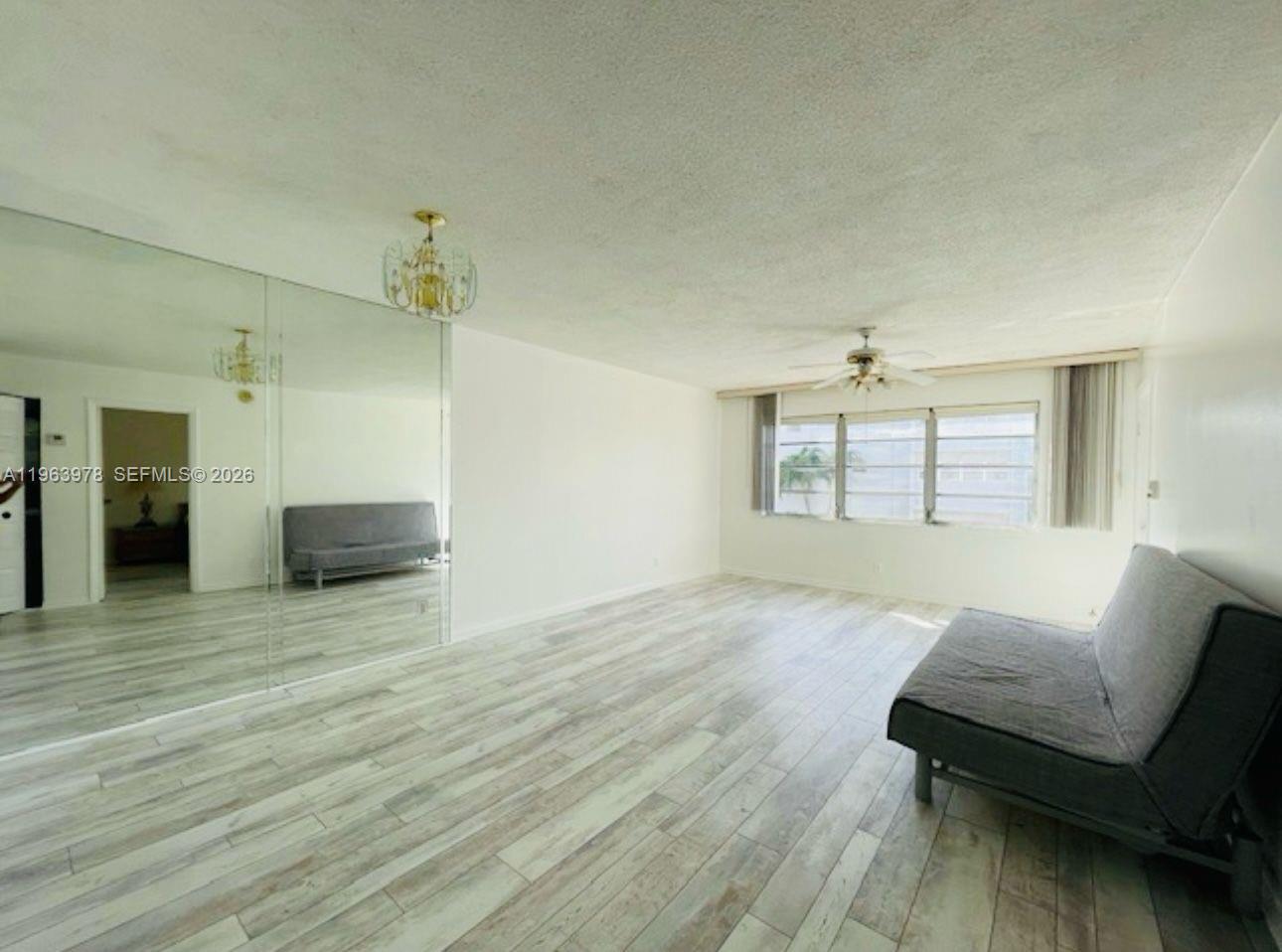 FOURTH GULFSTREAM GARDEN - Residential