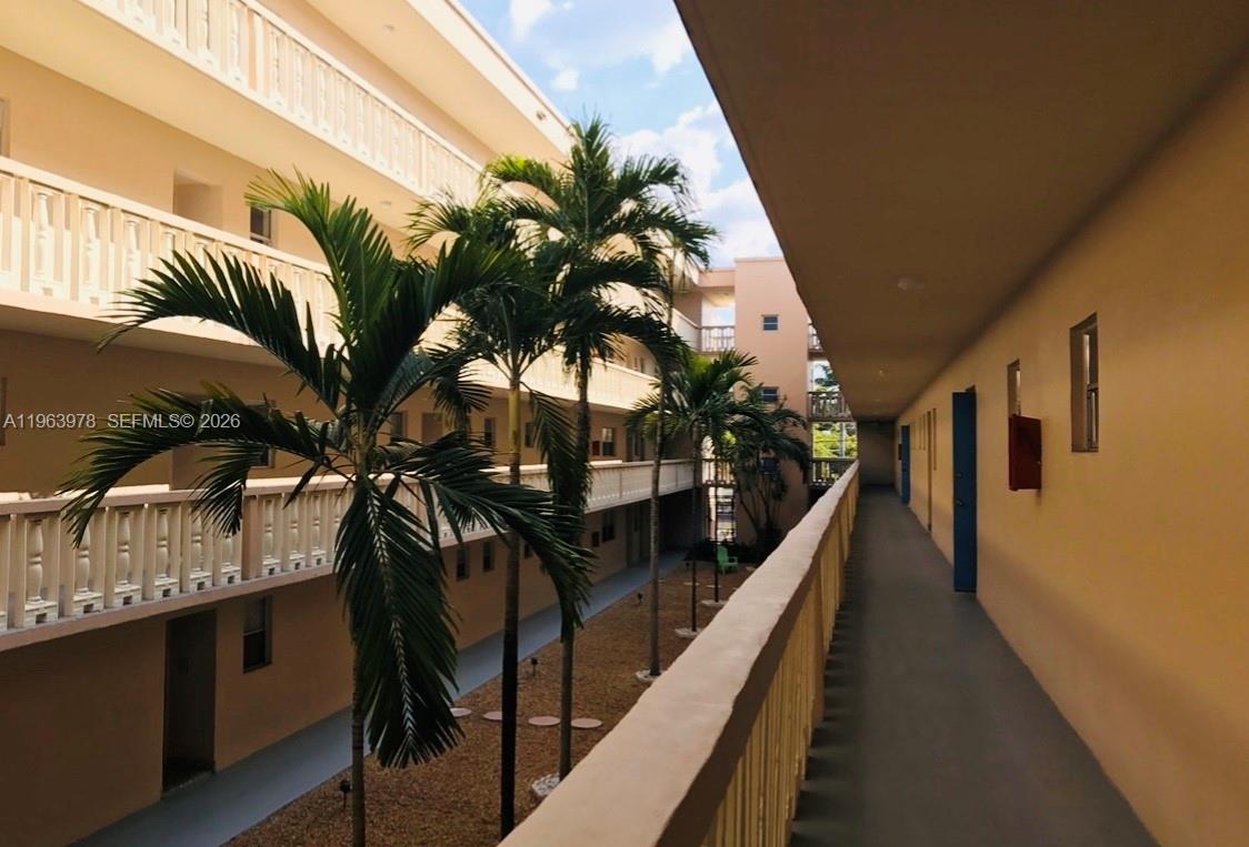 FOURTH GULFSTREAM GARDEN - Residential