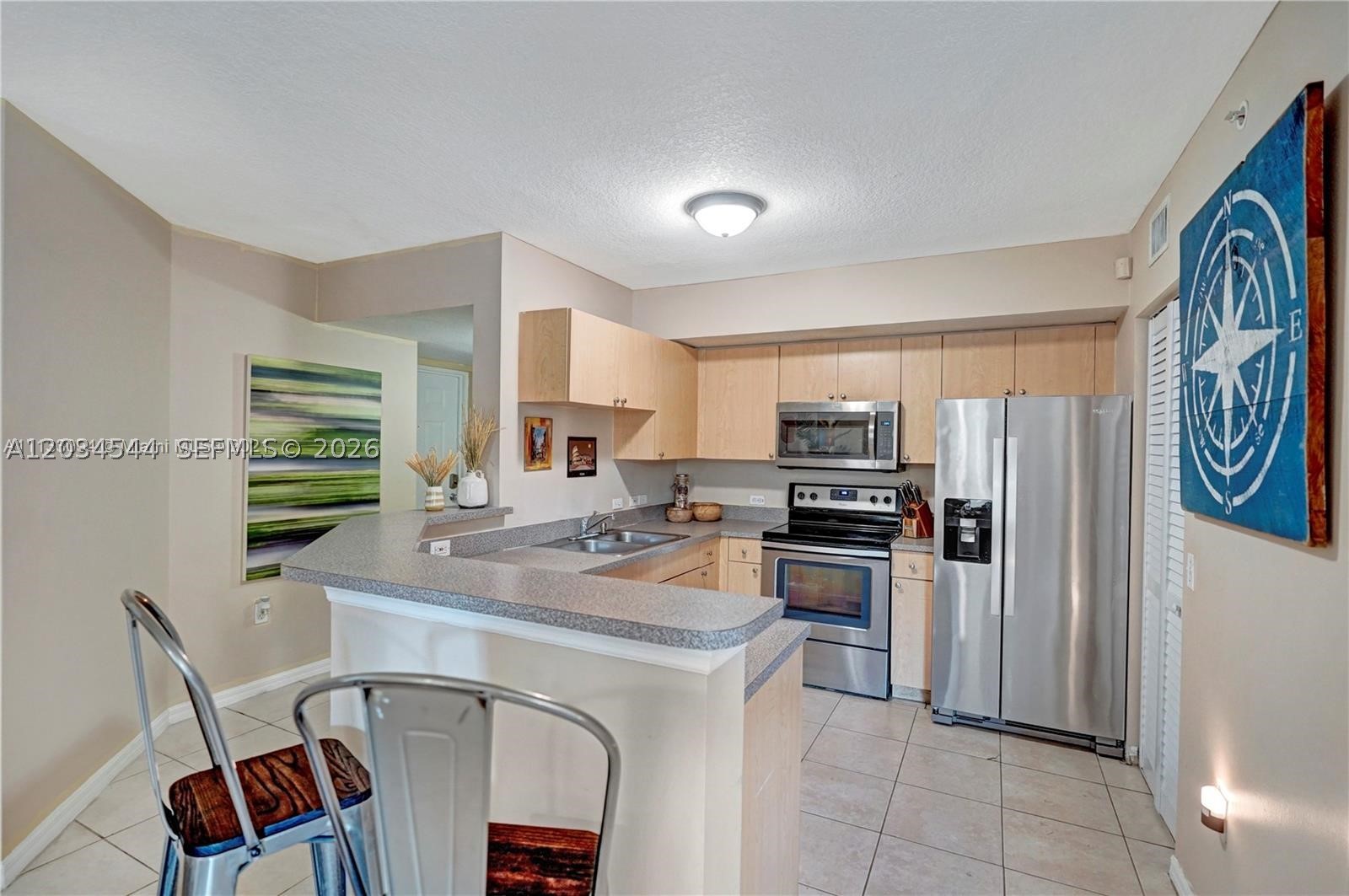 Three bedroom, two bathroom condo in the gated, resort style community of Mirabella Villas in east Boynton Beach. 5 minutes to the beach, 15 minutes to Atlantic Avenue and downtown Delray Beach. Water and cable included with your rent! Excellent option for couples, small families or single residents alike. Come see for yourself!