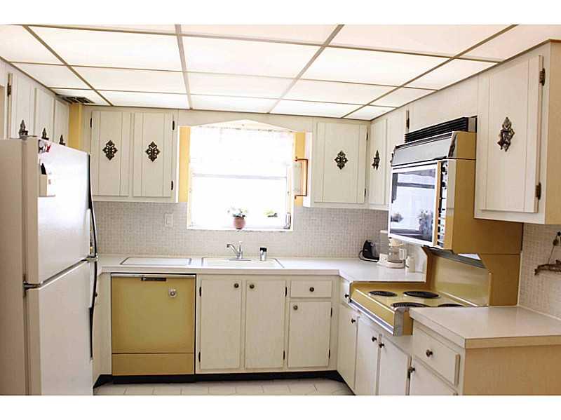 COMMODORE PLAZA CONDO - Residential Lease