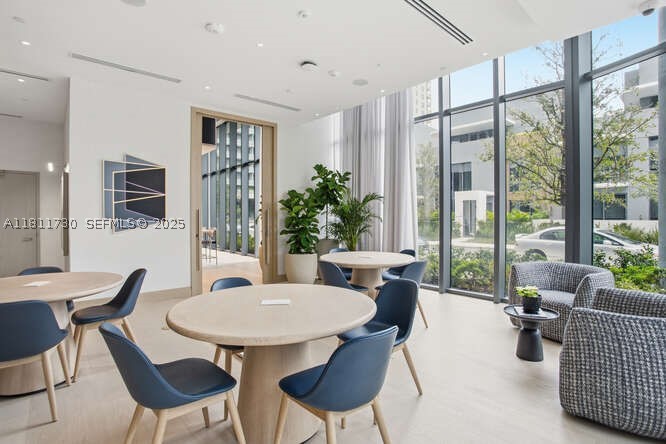 Bayshore Ysabella Condo - Residential
