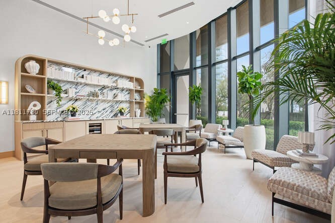 Bayshore Ysabella Condo - Residential