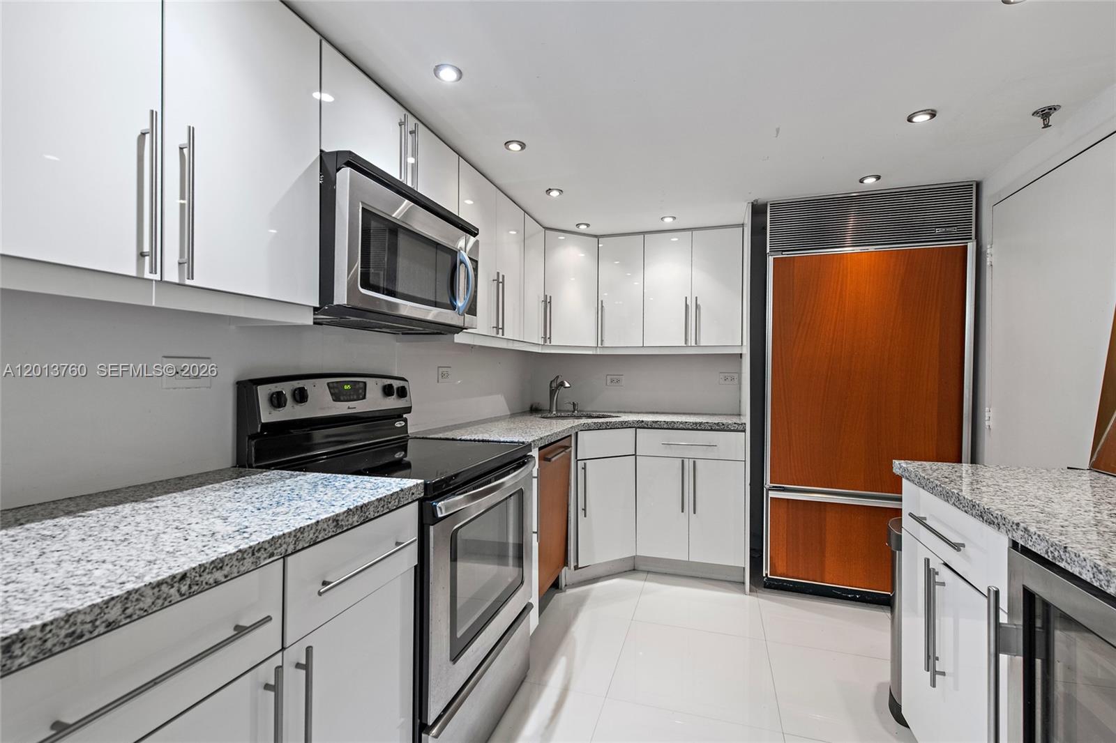MAISON GRANDE CONDO - Residential