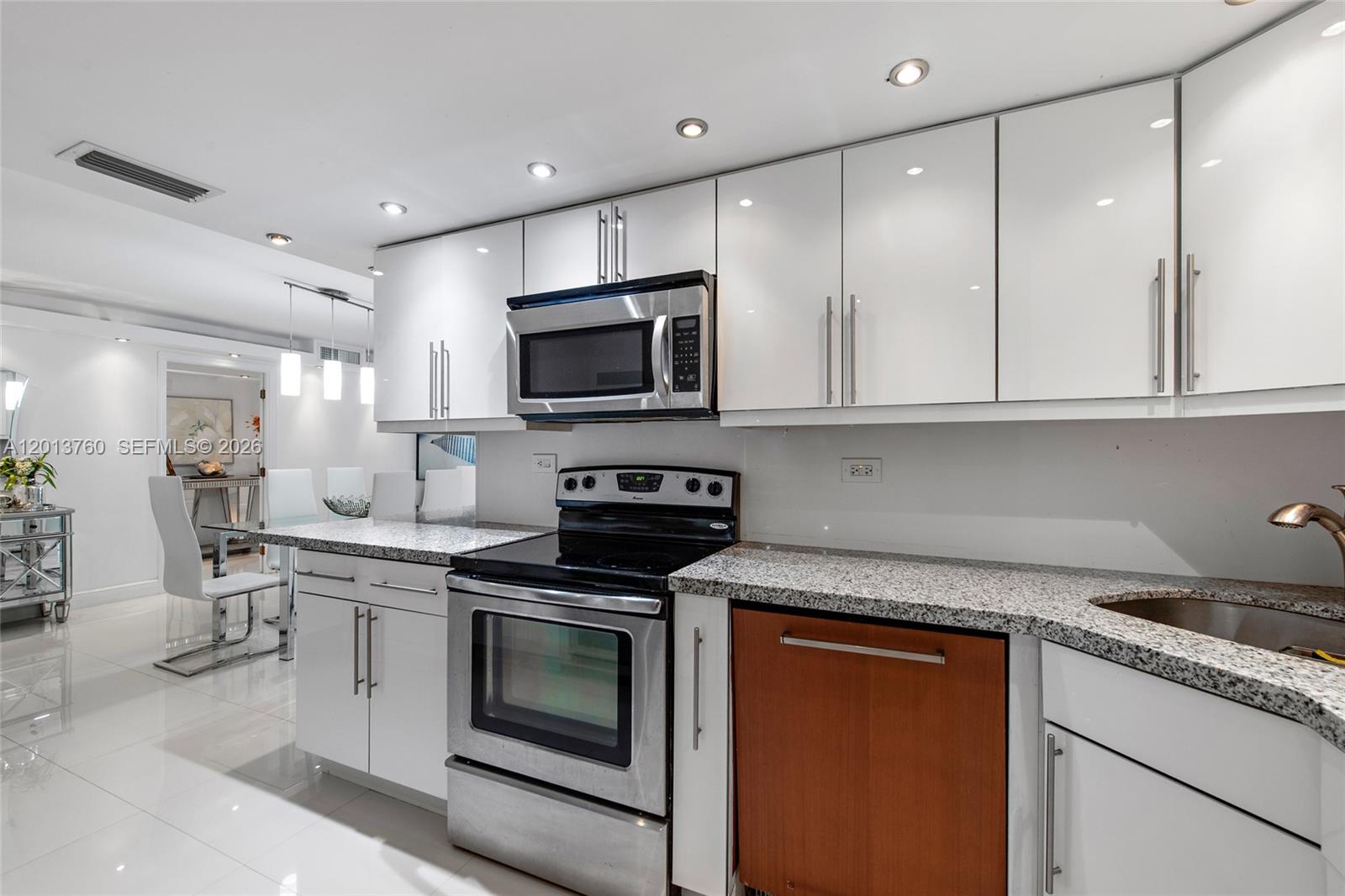 MAISON GRANDE CONDO - Residential