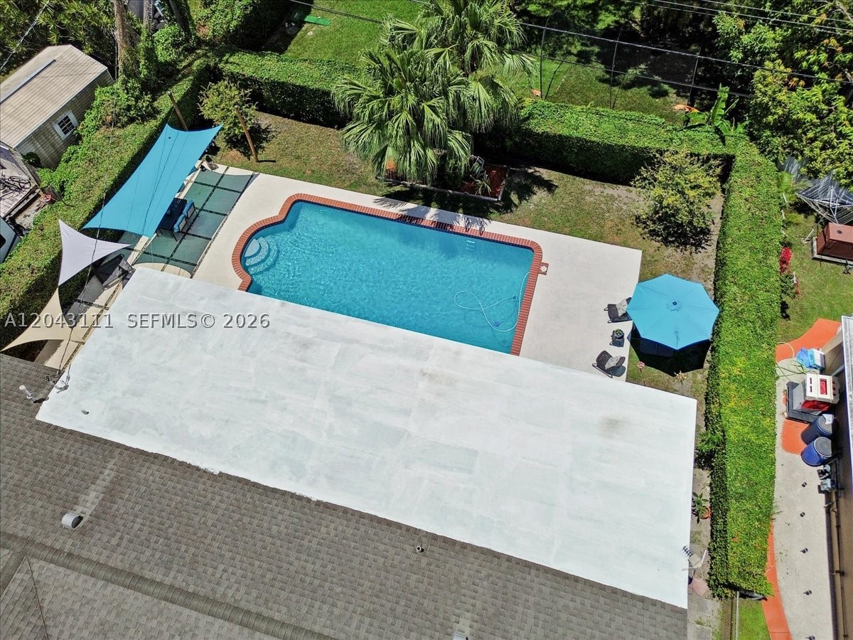 FONTAINEBLEAU GARDENS 1ST - Residential