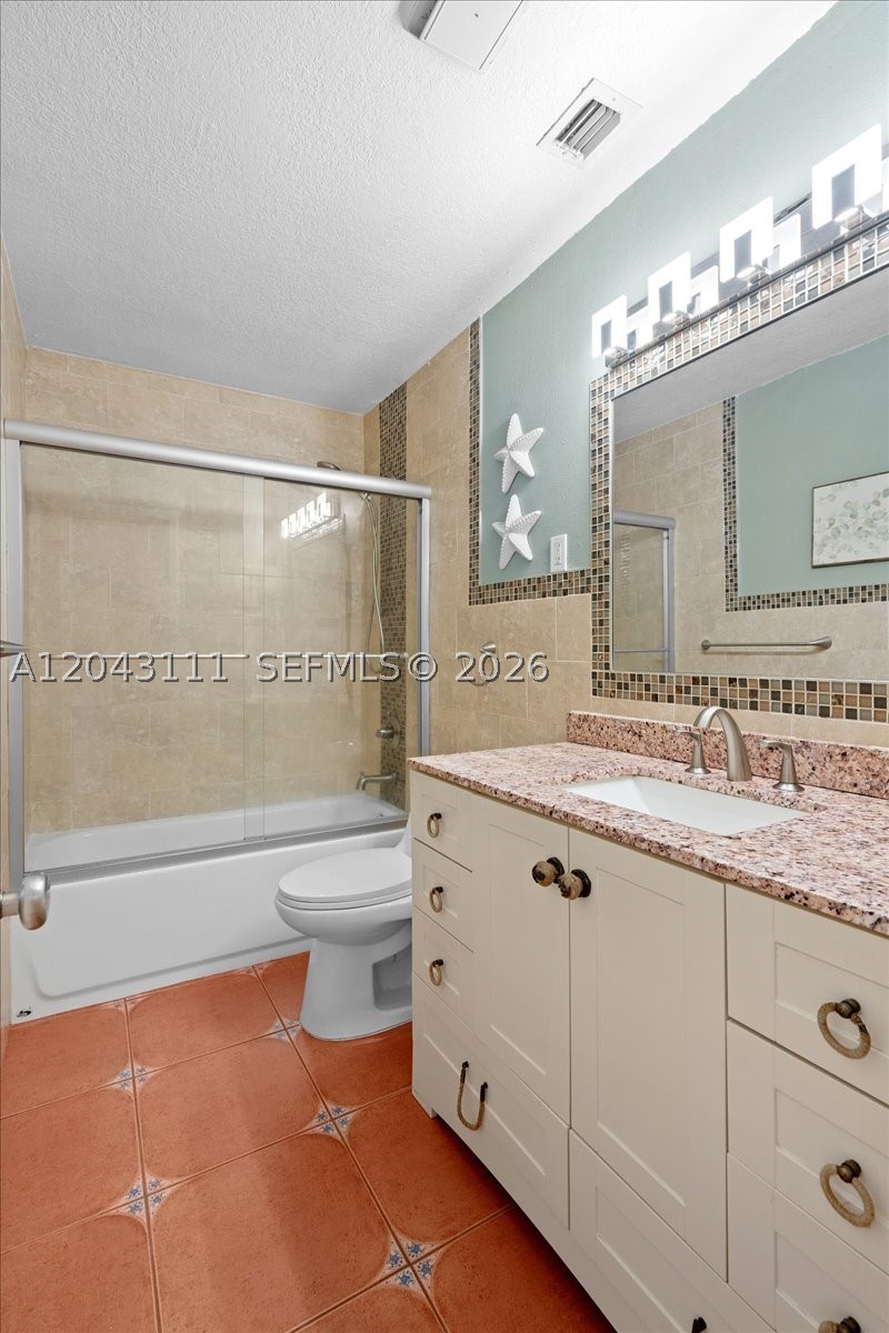FONTAINEBLEAU GARDENS 1ST - Residential