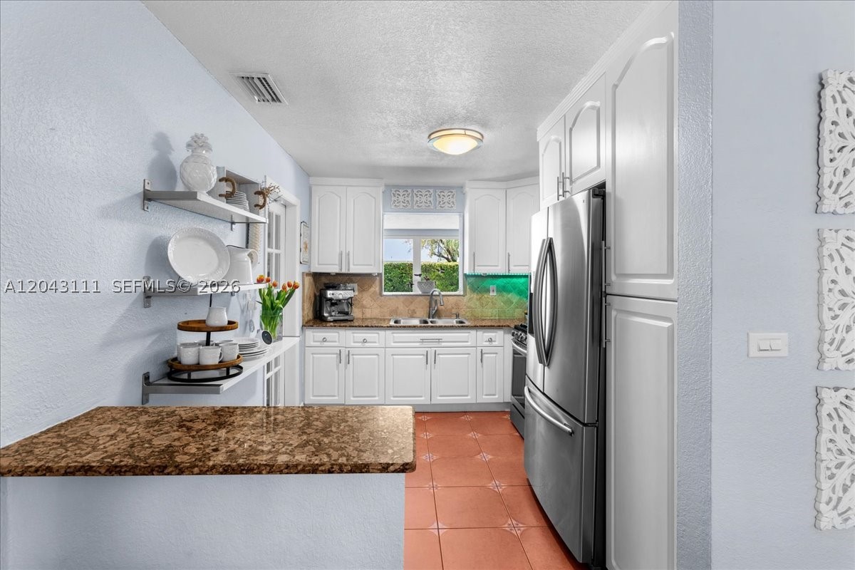 FONTAINEBLEAU GARDENS 1ST - Residential