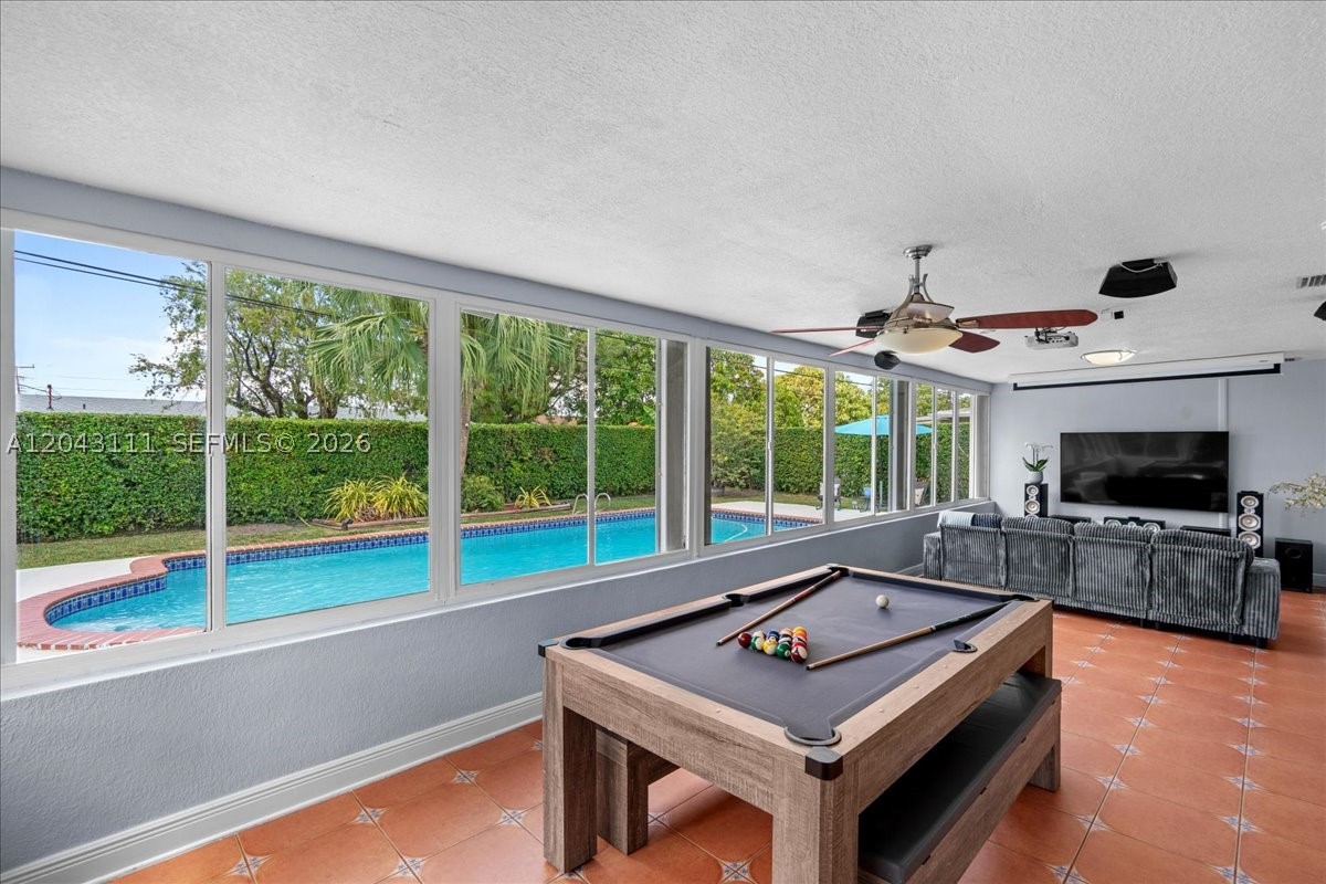 FONTAINEBLEAU GARDENS 1ST - Residential