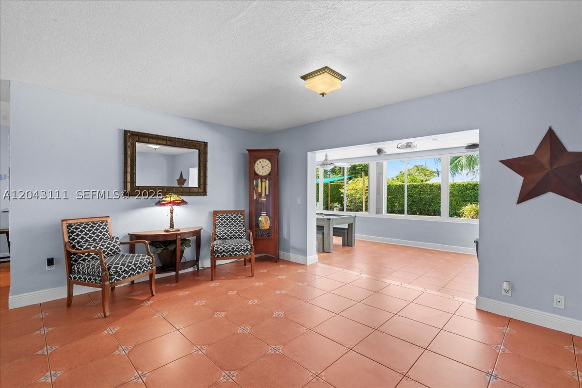 FONTAINEBLEAU GARDENS 1ST - Residential
