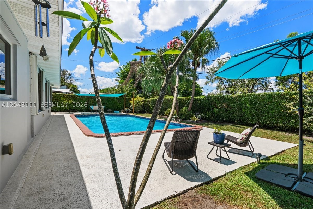 FONTAINEBLEAU GARDENS 1ST - Residential