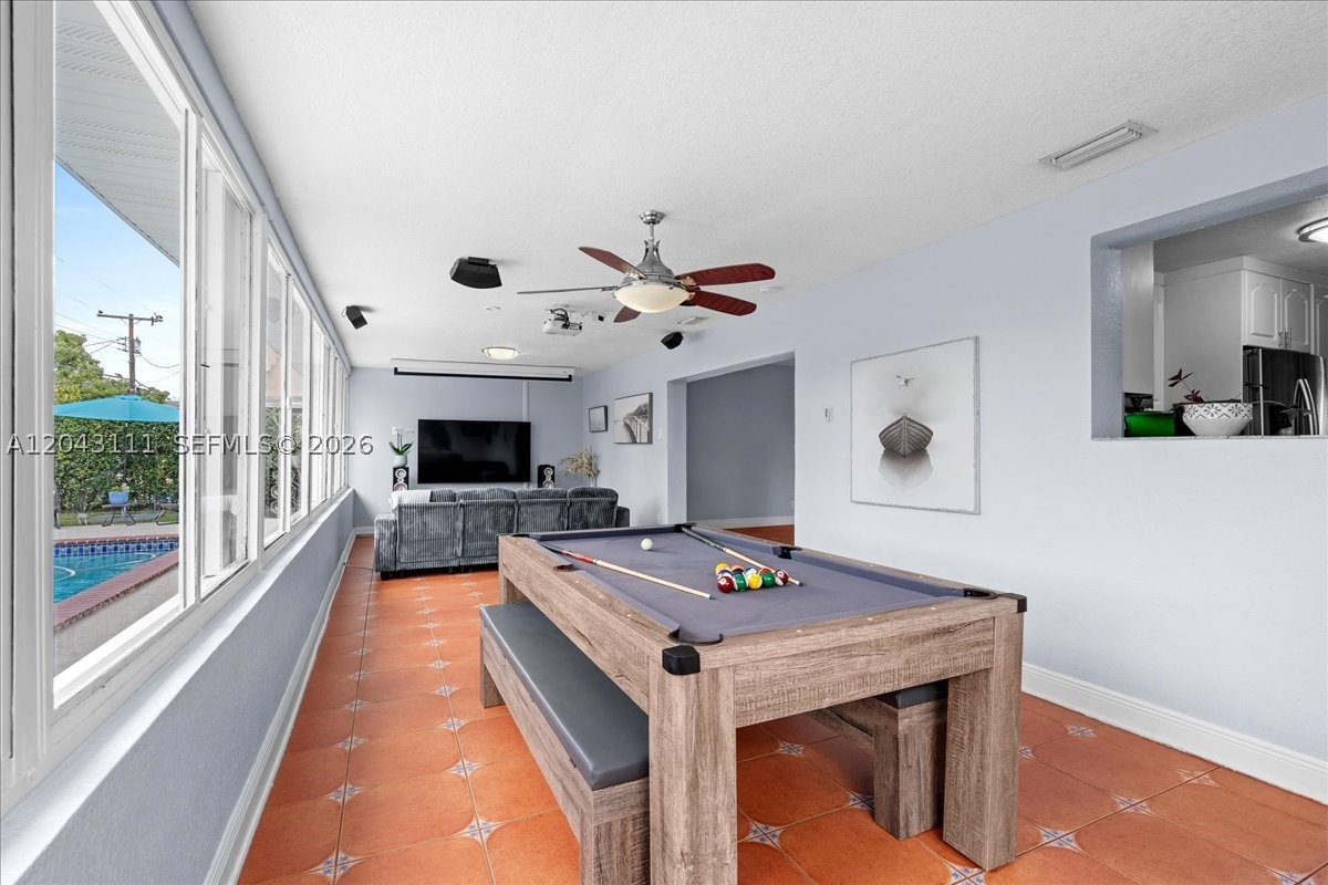 FONTAINEBLEAU GARDENS 1ST - Residential