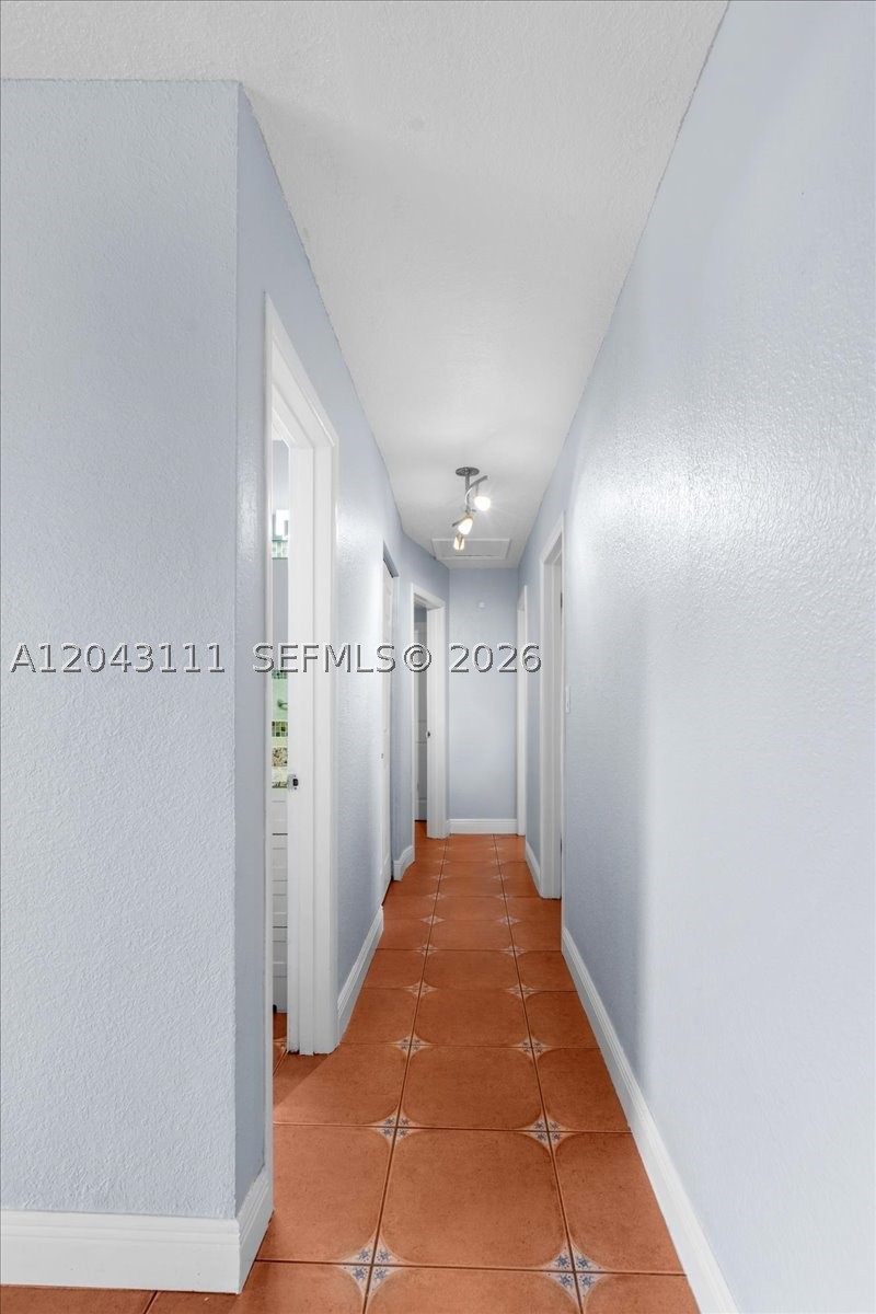 FONTAINEBLEAU GARDENS 1ST - Residential