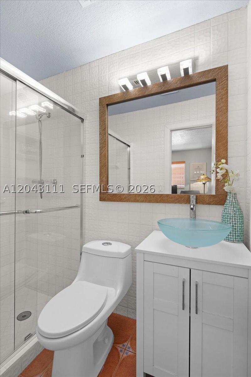 FONTAINEBLEAU GARDENS 1ST - Residential